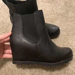 Universal Thread Heeled Ankle Booties